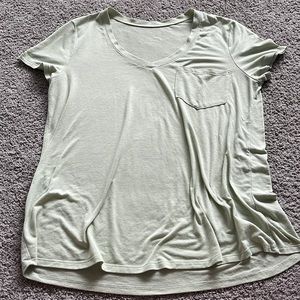 light green so women’s v-neck medium
